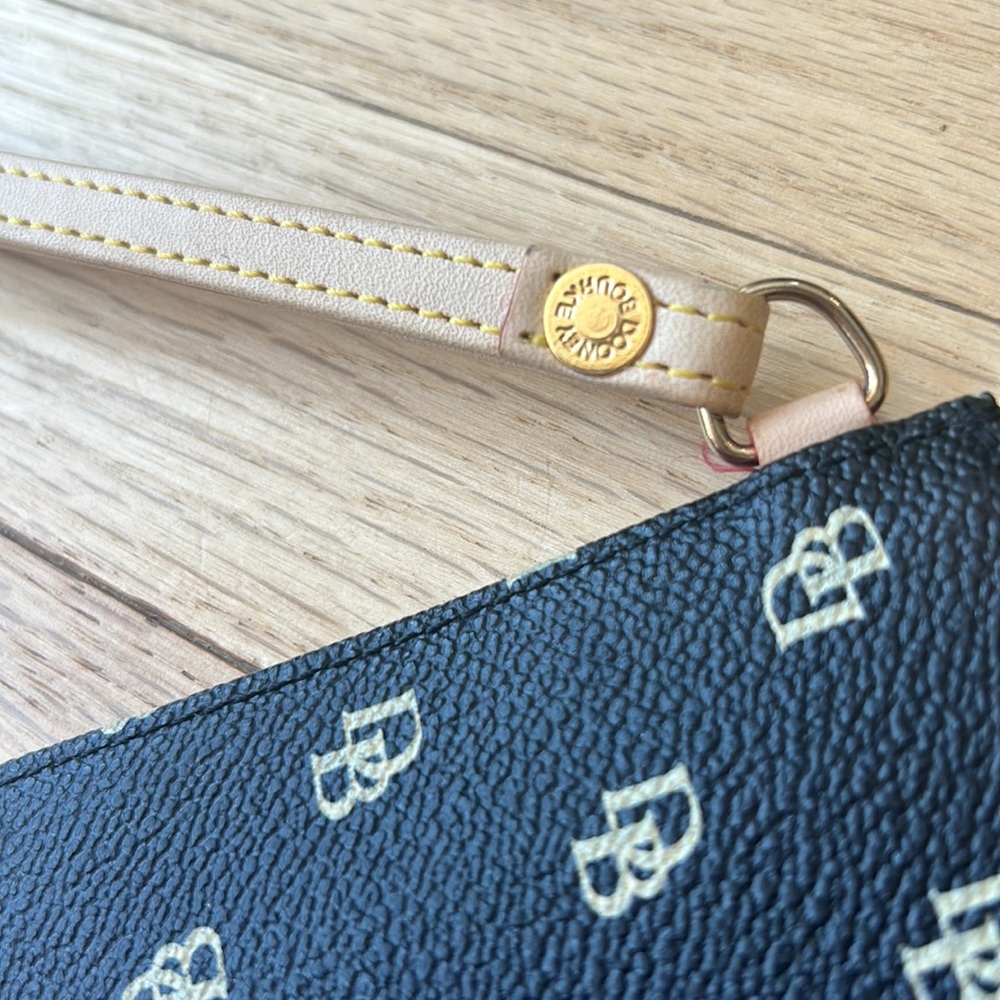 DOONEY AND BOURKE black and cream wristlet - Picture 5 of 6